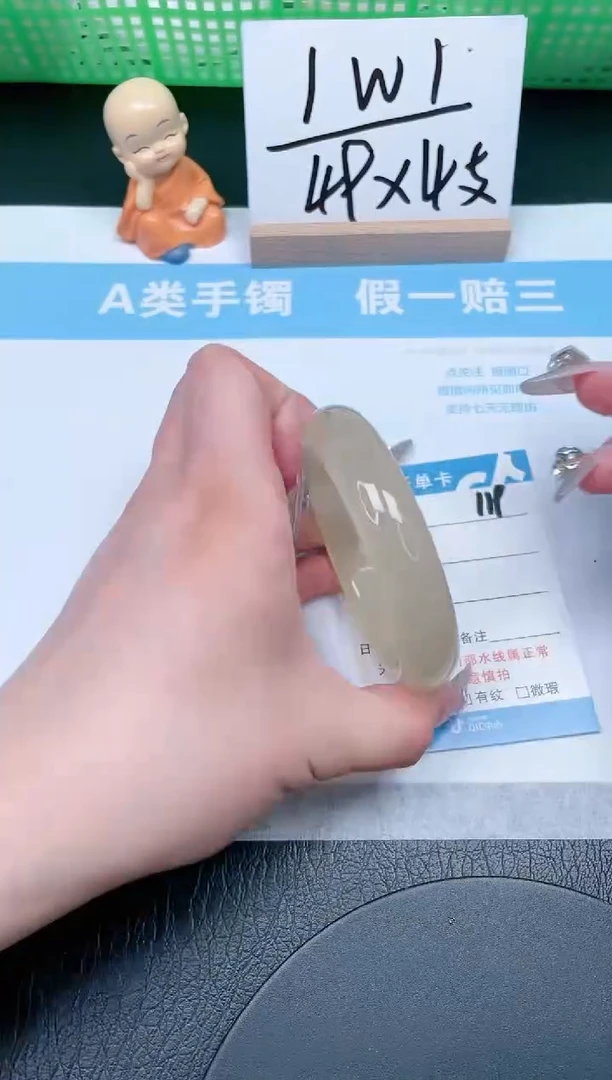 【闪购商品】石英质玉手镯未镶嵌119-58