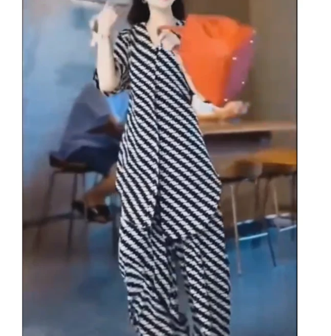 2025春季新款网红同款洋气气质韩版潮流上衣裤子两件套OIO8