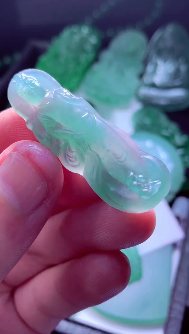 未镶嵌定制翡翠搞*子天然缅甸翡翠A货毛货吊坠