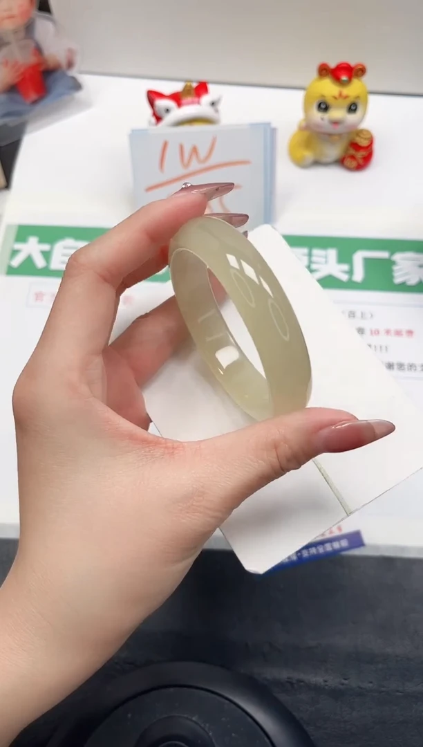 【闪购商品】石英质玉手镯未镶嵌105-55.5