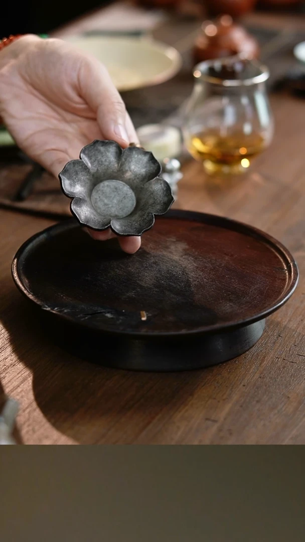 其他做旧纯锡玉蝶梅杯托1只款....