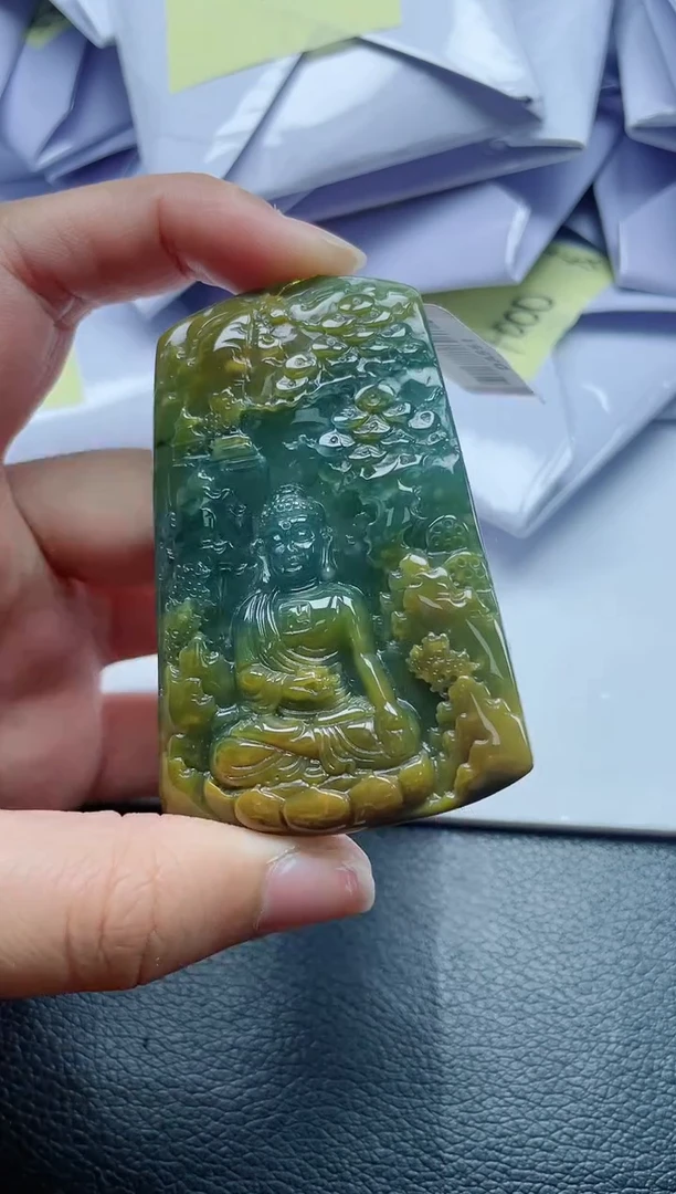 翡翠未镶嵌颈饰