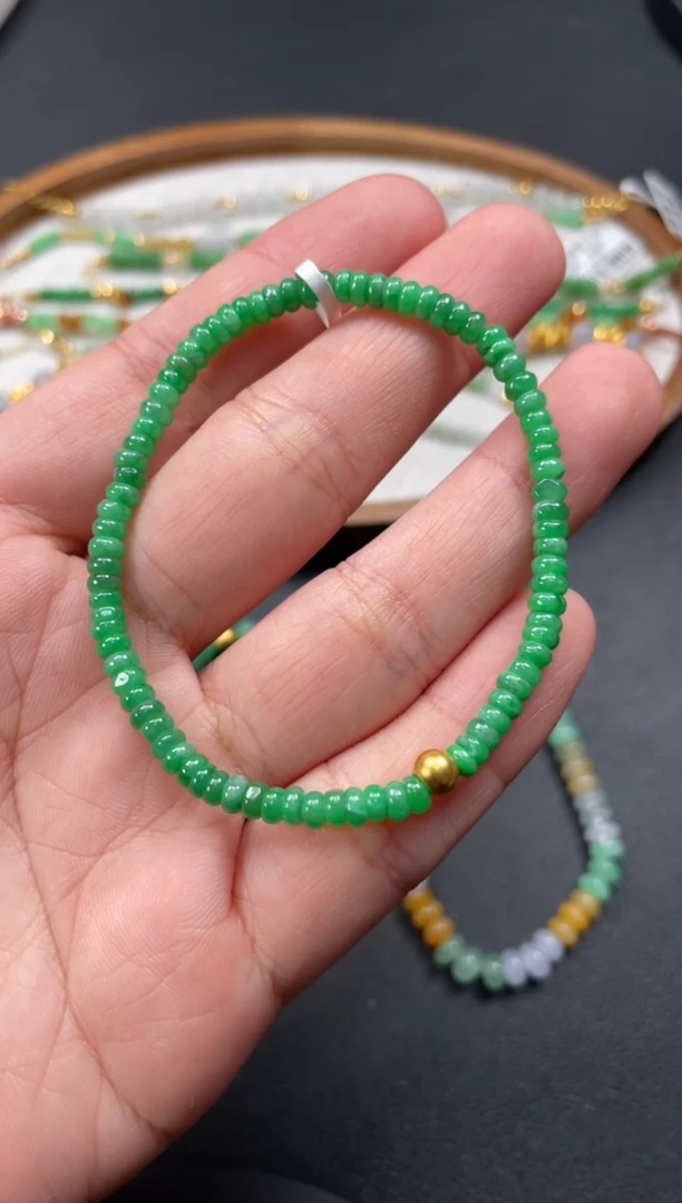 套链足金镶嵌翡翠一个  P508