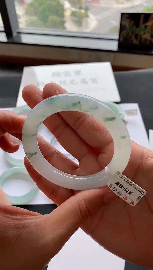 【闪购商品】翡翠手镯未镶嵌73号57.6*11.2*11.1圆条