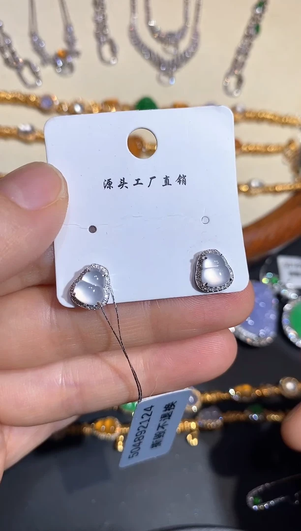 18K金镶嵌翡翠耳饰耳饰
