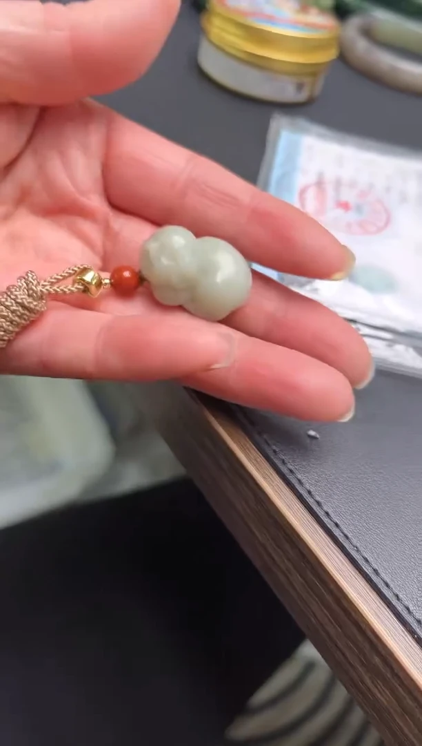 【闪购商品】和田玉吊坠(赠链)未镶嵌吊坠V-5随机发