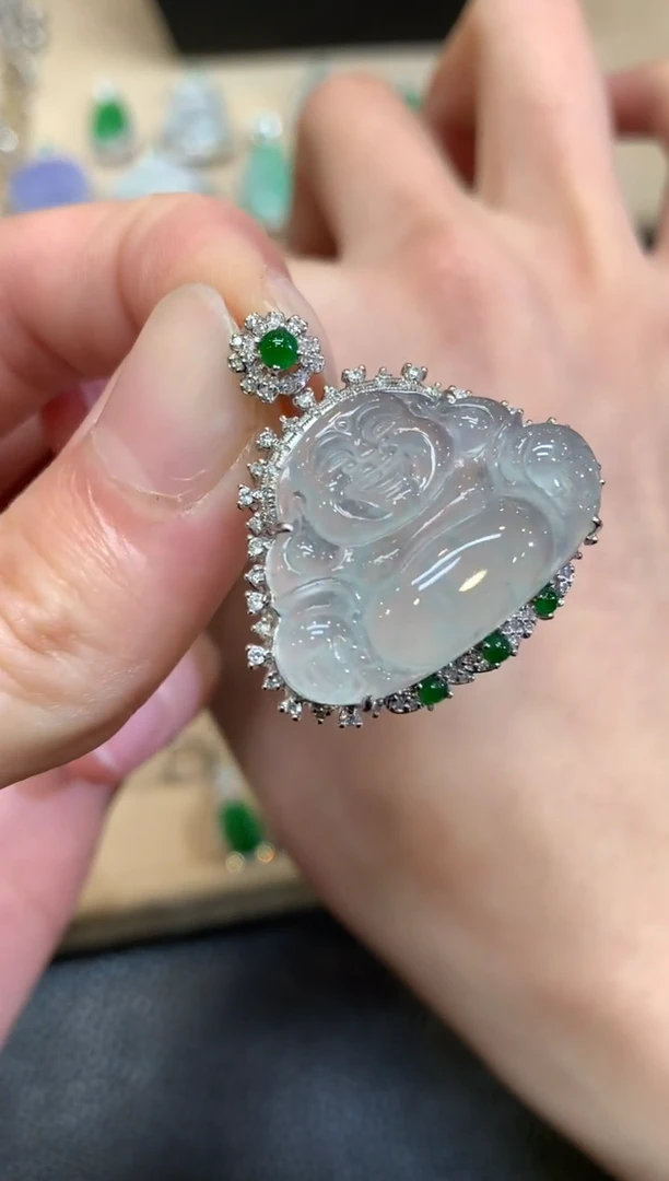 【闪购商品】翡翠颈饰18K金镶嵌佛公【无服务费】