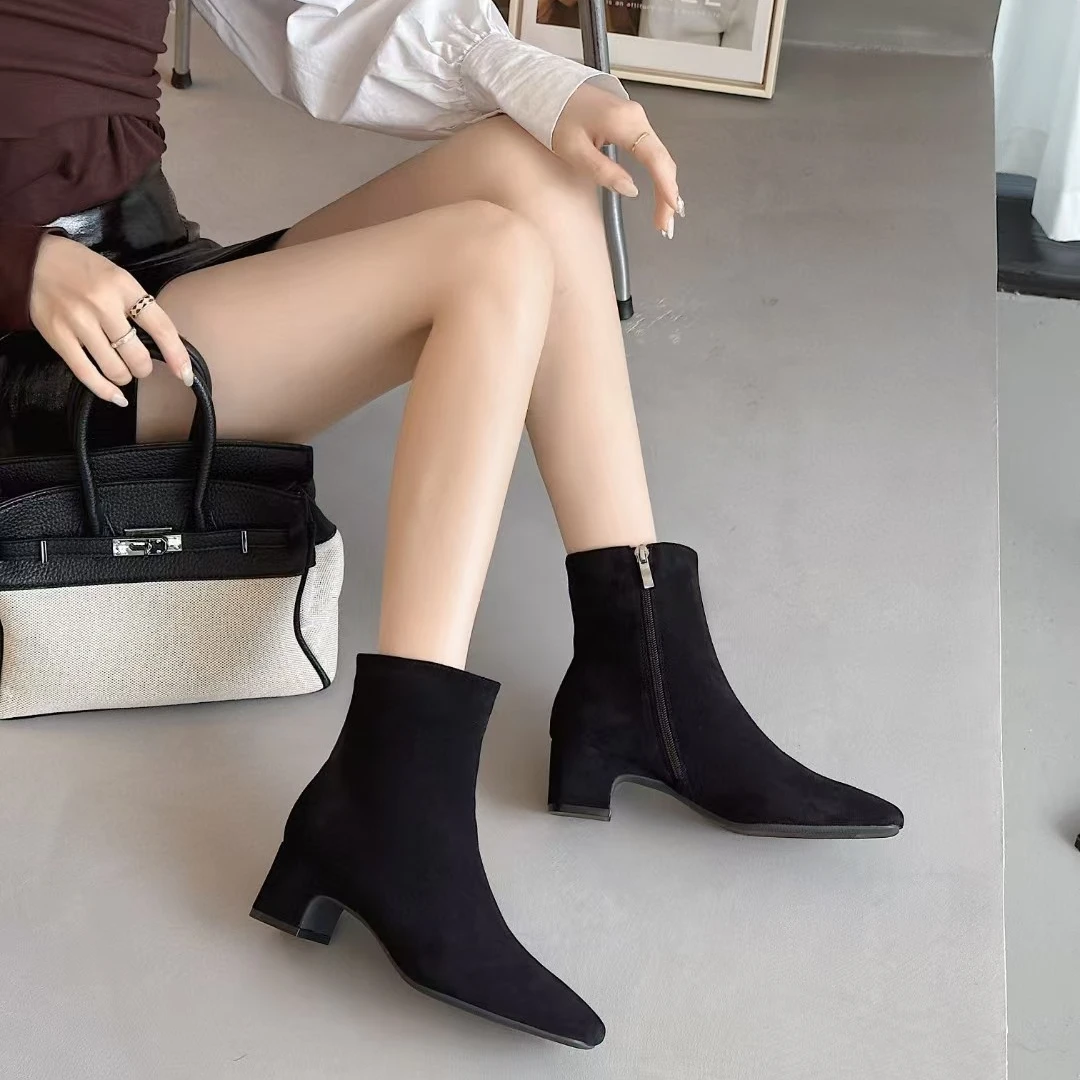 【WBXG&HOME】2024冬季新款尖头中筒靴粗跟时装靴英伦风女明星同款