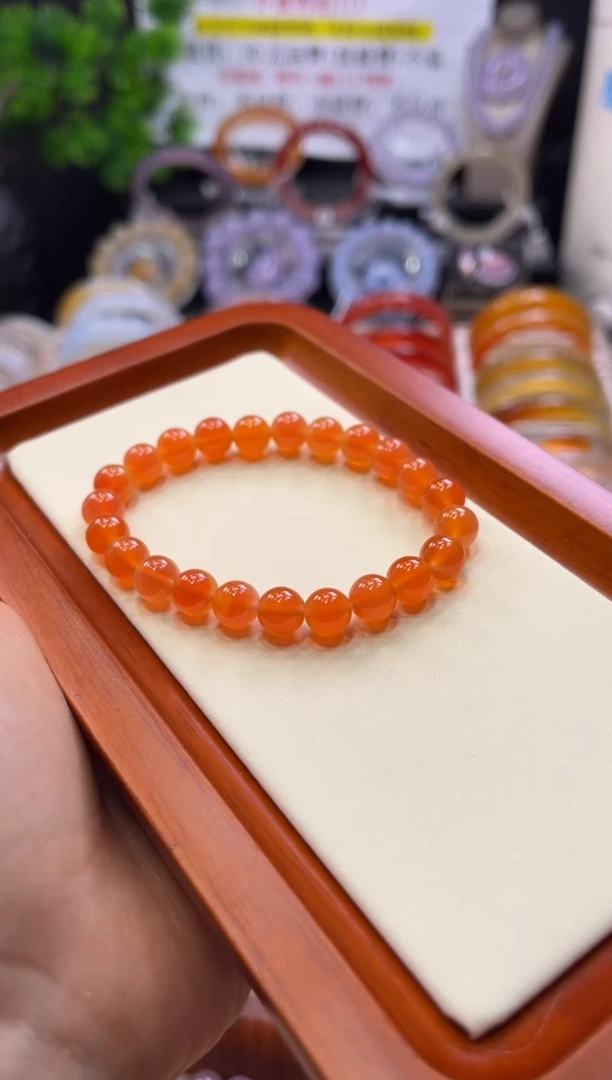 玛瑙/玉髓手串未镶嵌不同角度不同光线色不同