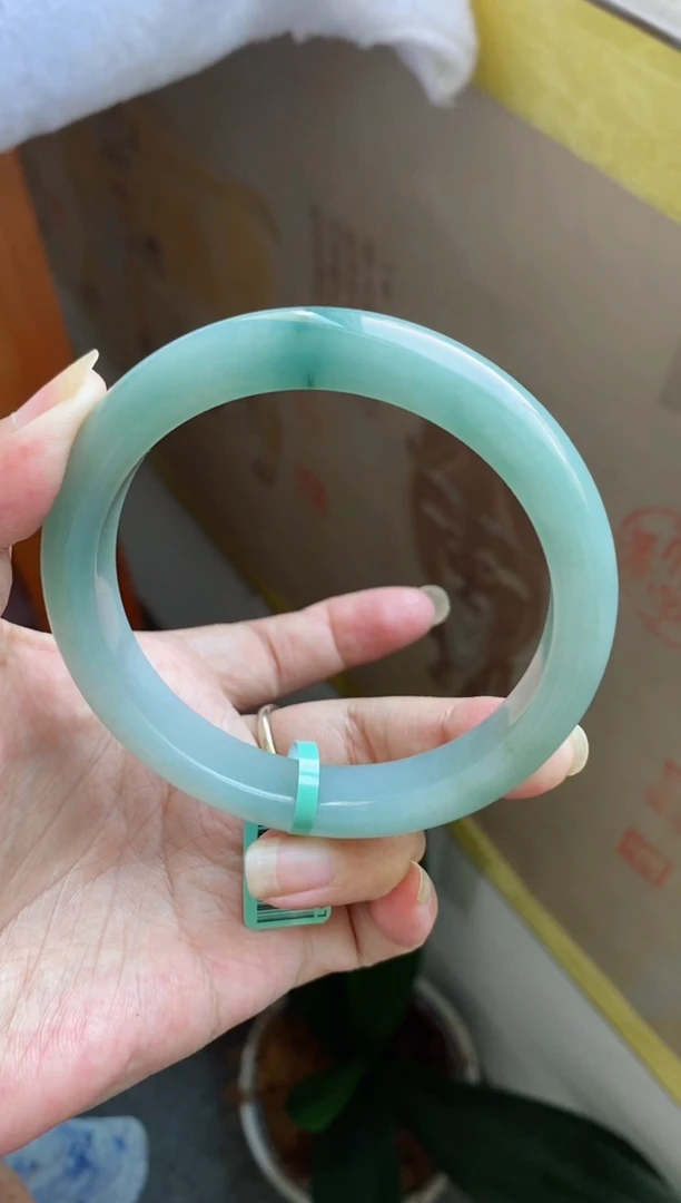 翡翠手镯未镶嵌（天漏）冰胶湖蓝绿60~61圈口8号
