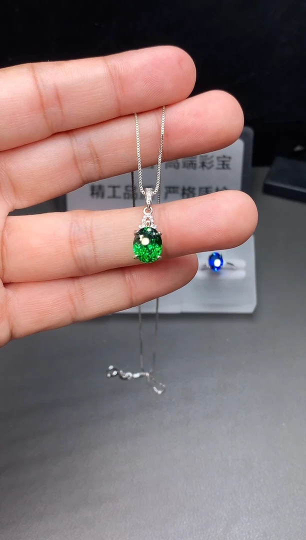 颈饰银S925镶嵌石榴石（沙弗莱）111