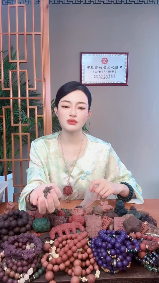 泥塑军*荷花梳1个