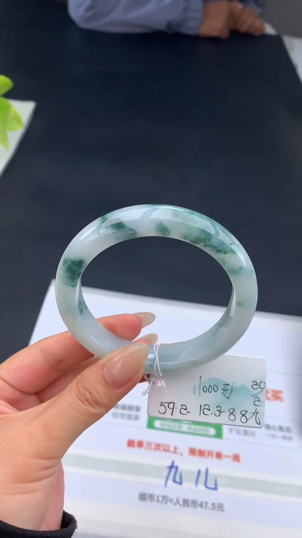 【闪购商品】翡翠手镯未镶嵌女神节#送礼#，下单联系客服核对地址~