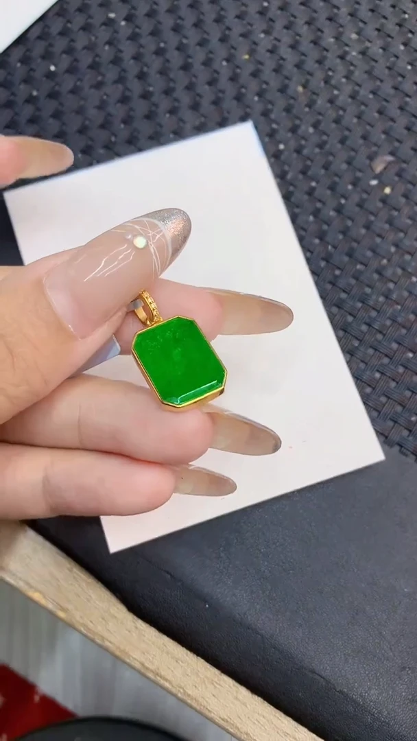 颈饰未镶嵌翡翠1