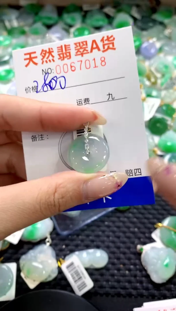 翡翠18K金镶嵌颈饰1111111111111111