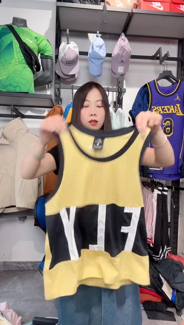 1653  编码 瑕疵款直播间过款为准 尺码 S