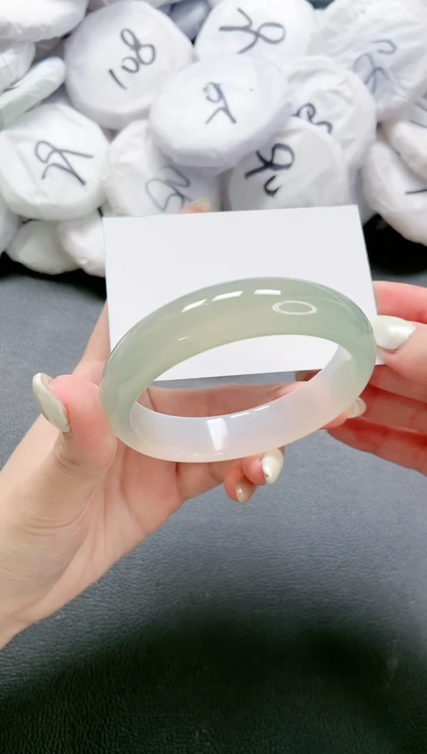 【闪购商品】石英质玉手镯未镶嵌 22L15-60