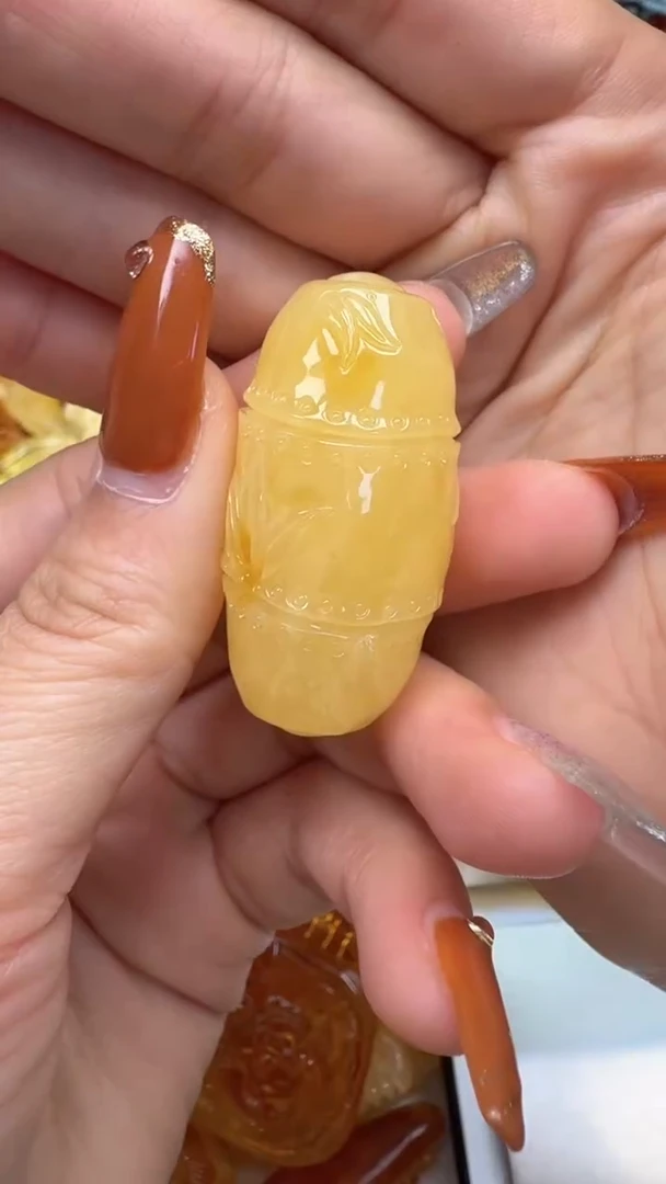 裸石琥珀未镶嵌如图
