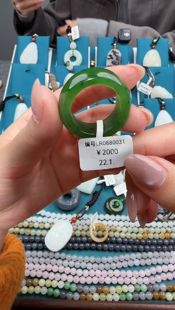 颈饰未镶嵌和田玉戒圈   LR  22.1