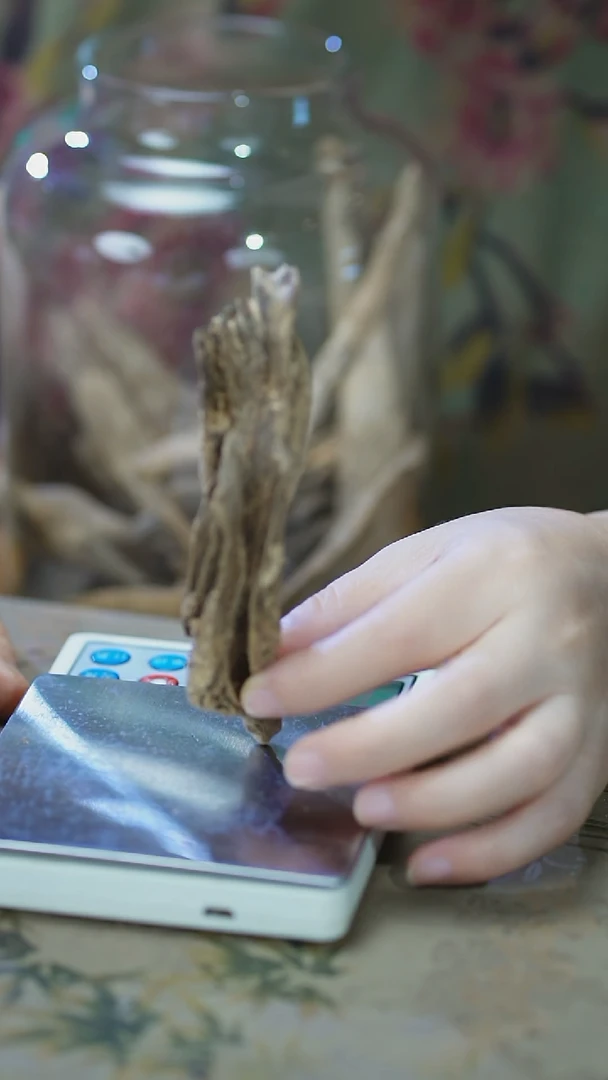 线香海南虎斑棋料子12.29克  编16