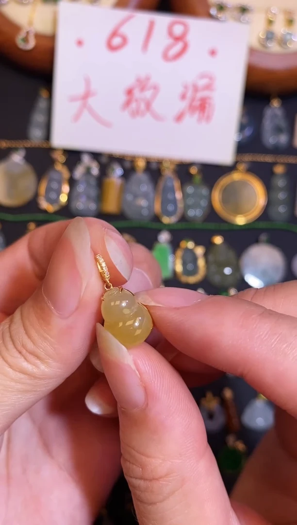 翡翠18K金镶嵌颈饰天然A货翡翠