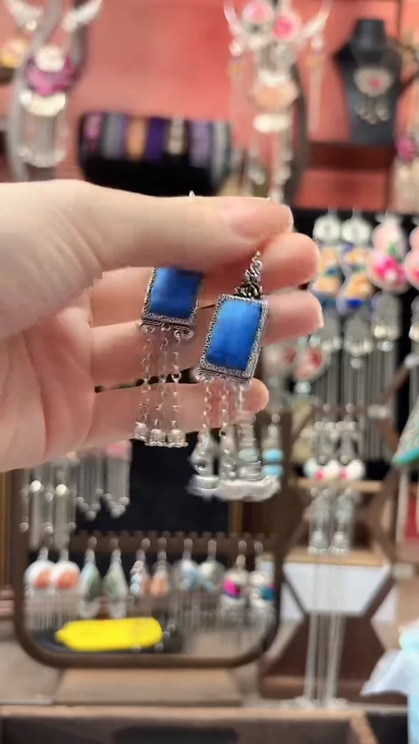 织绣云织谣老绣饰品  358