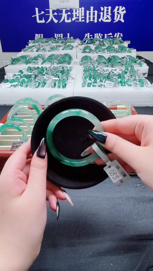 未镶嵌手镯石英质玉（非洲翠）圈口58