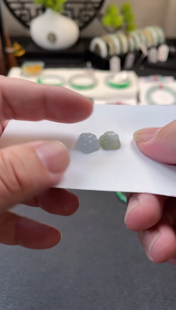 翡翠未镶嵌颈饰有纹裂