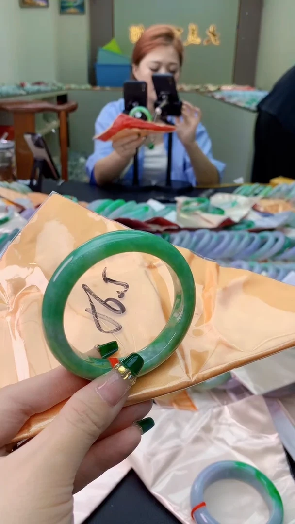 翡翠手镯未镶嵌0382069805