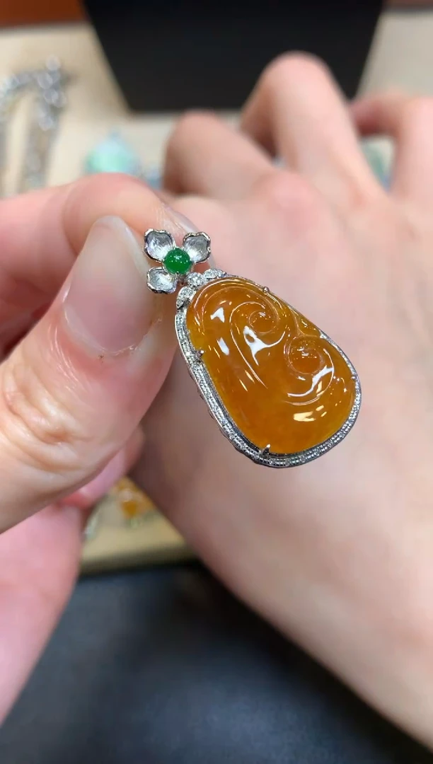 【闪购商品】翡翠颈饰18K金镶嵌如意【无服务费】