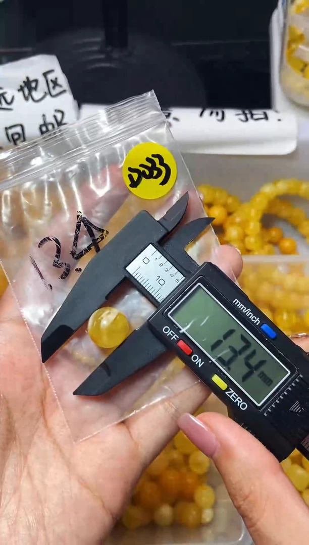 未镶嵌蜜蜡裸石董蛋家微瑕蜜蜡D033