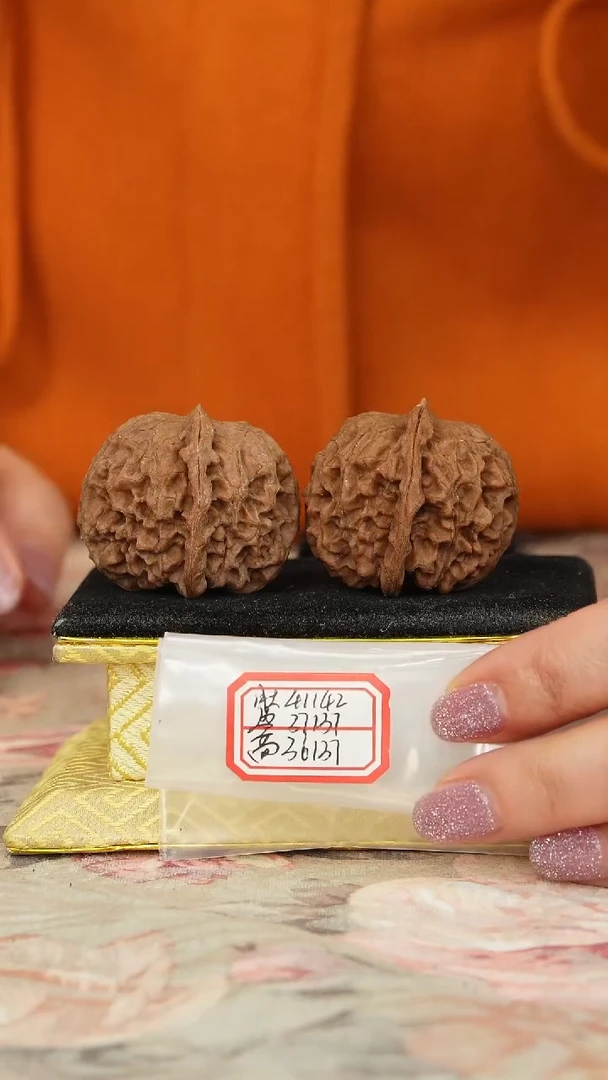 【闪购商品】文玩核桃把件非嫁接元宝