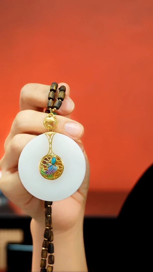 颈饰18K金镶嵌和田玉颈饰