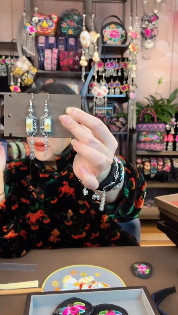 织绣民族风手工非遗老绣饰品613