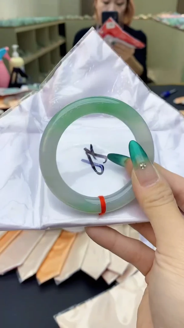 【闪购商品】翡翠手镯未镶嵌1068672576