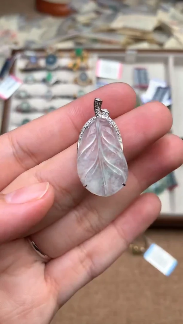 18K金镶嵌挂件翡翠1