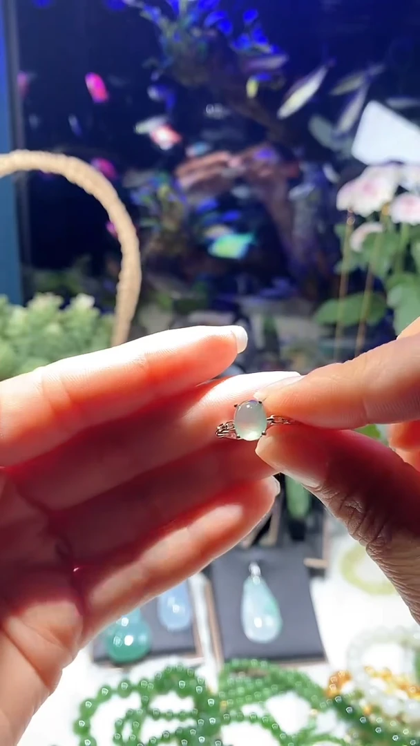 翡翠未镶嵌颈饰多样性发一件