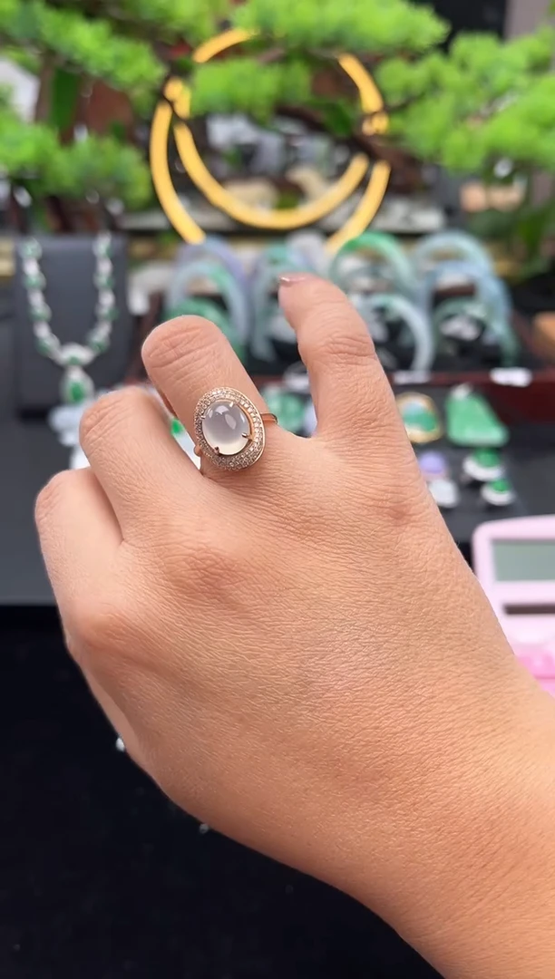 18K金镶嵌戒指翡翠戒指