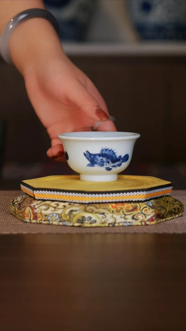 陶瓷瓷器鳜鱼鱼藻杯
