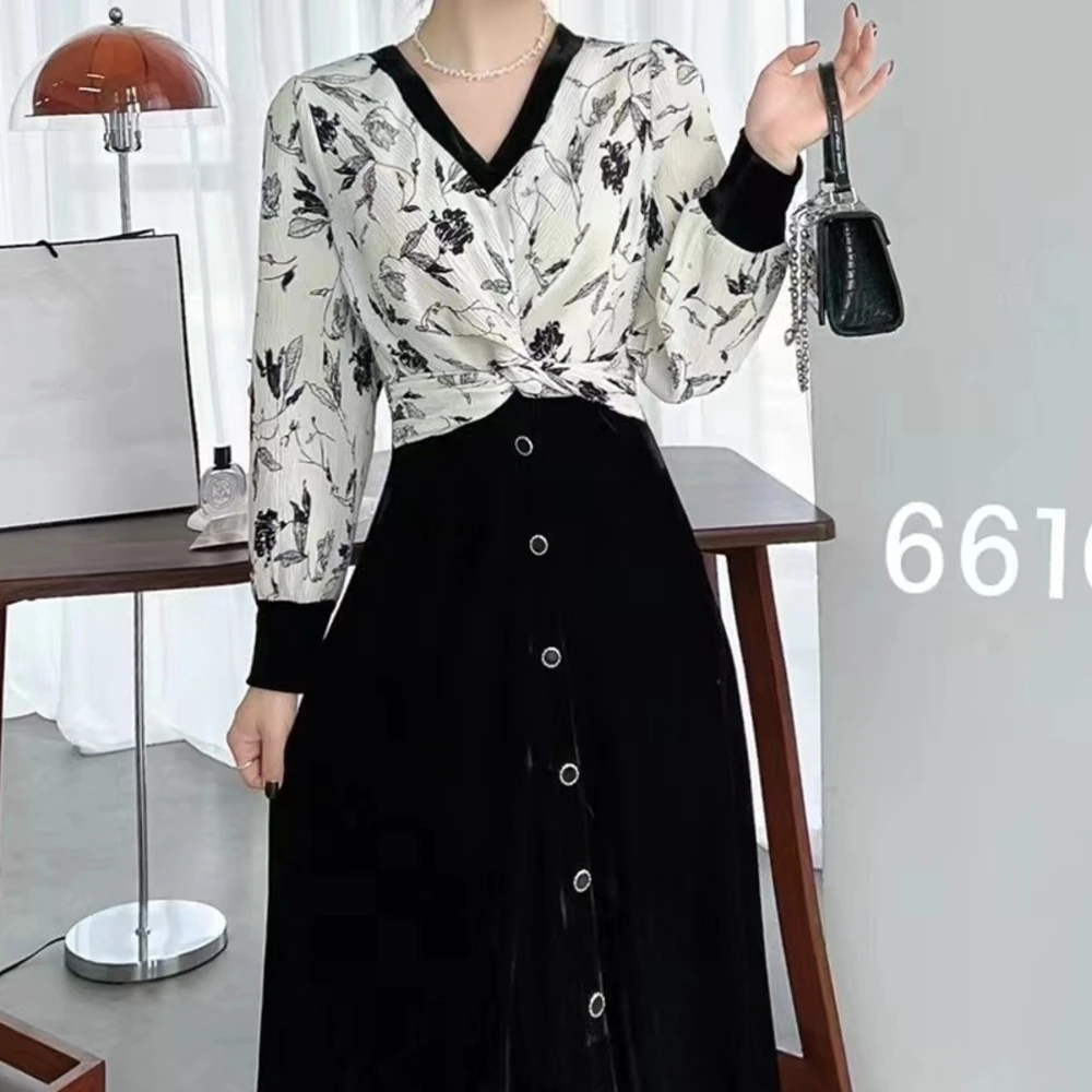 时尚米白色淑女V领泡泡袖打褶印花拼接收腰连衣裙X6610