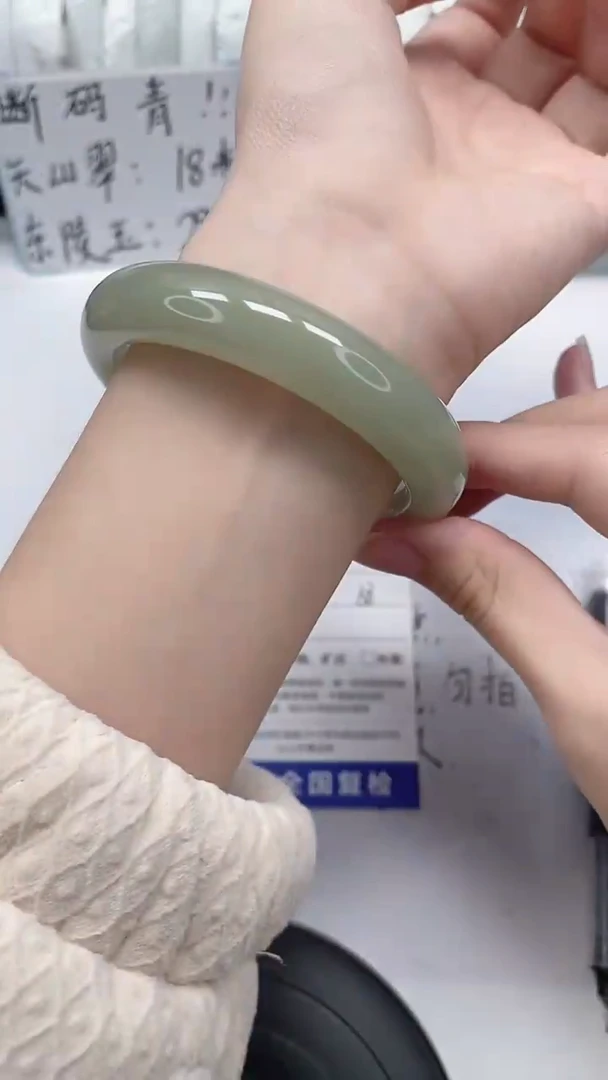 未镶嵌手镯石英质玉60-57/58