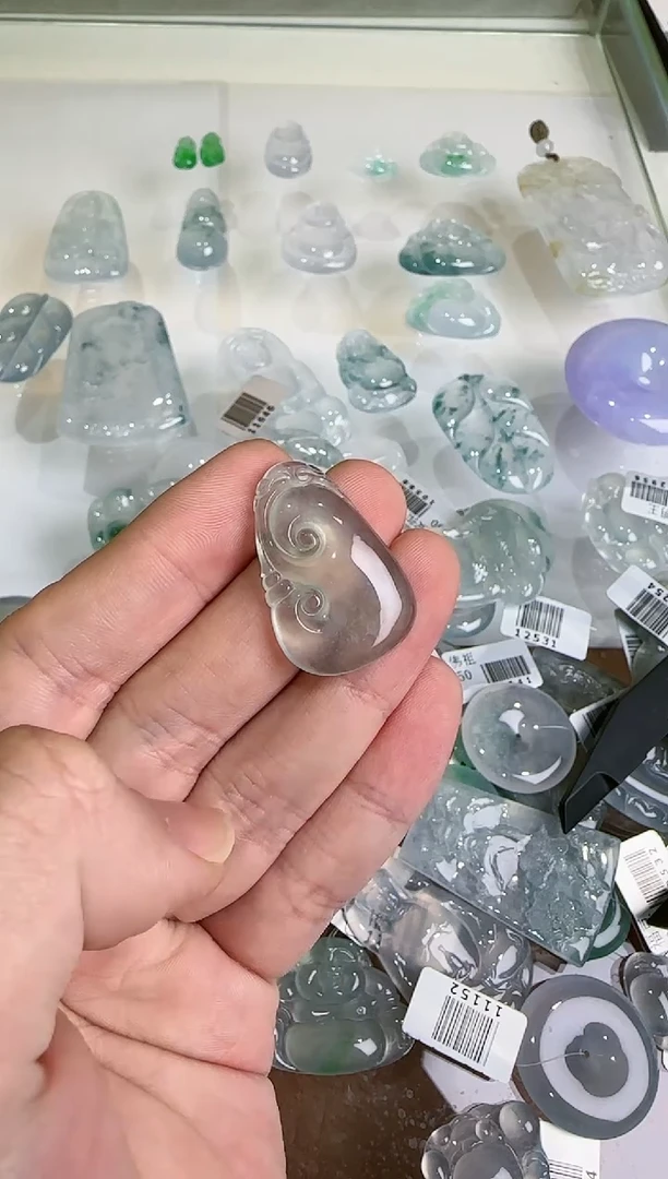 【闪购商品】翡翠吊坠(不含链)未镶嵌··