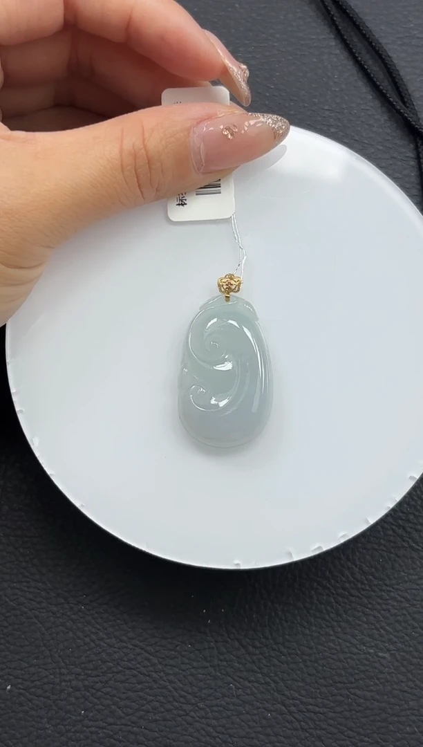 颈饰18K金镶嵌翡翠如意