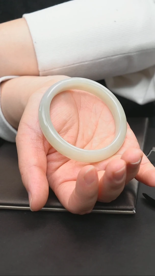 【闪购商品】和田玉手镯未镶嵌55.7圈口