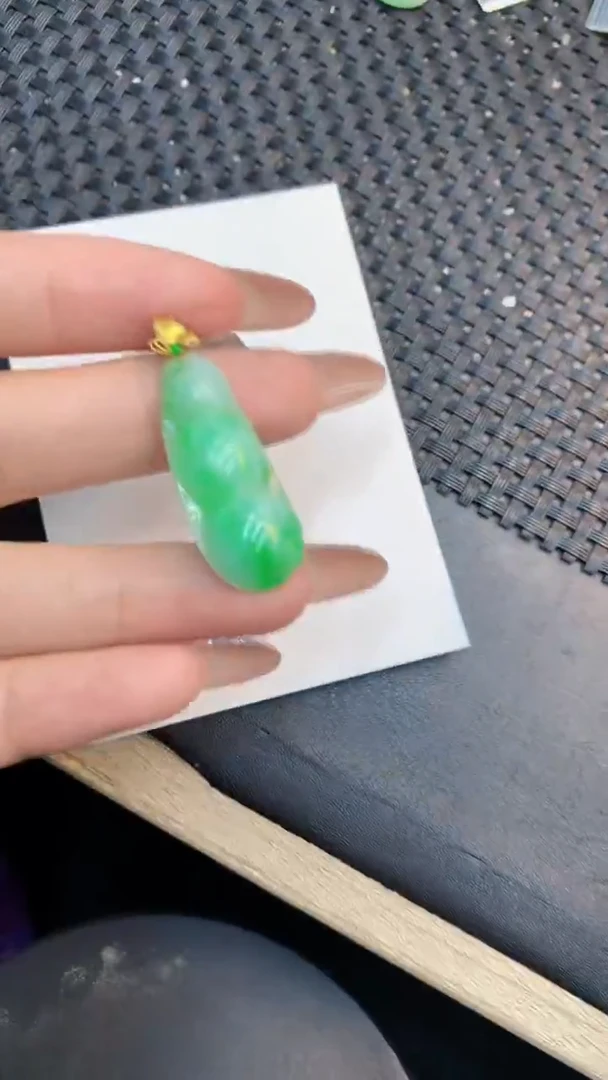 颈饰18K金镶嵌翡翠1