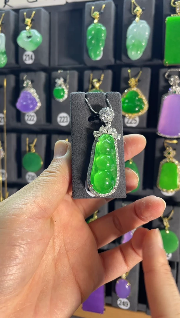 【闪购商品】翡翠颈饰银S925镶嵌215...