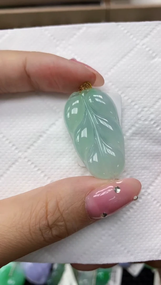 翡翠18K金镶嵌颈饰1111111111