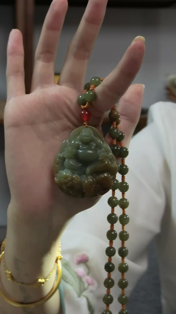 颈饰未镶嵌和田玉佛公