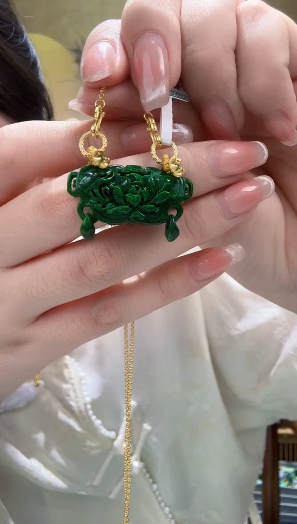 翡翠未镶嵌颈饰吊坠