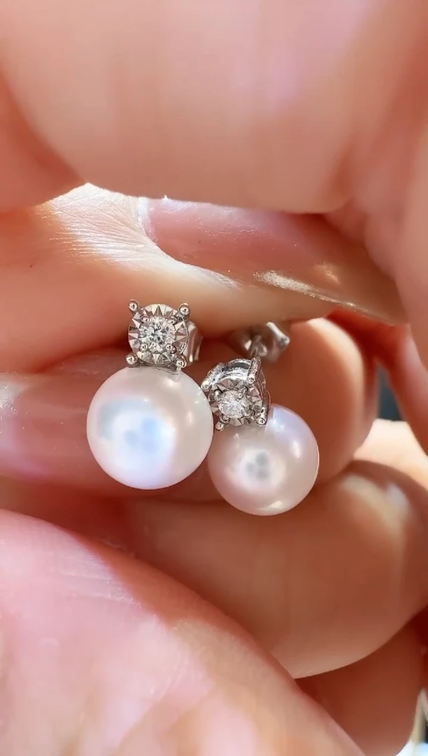 18K金镶嵌淡水珍珠耳钉戴妃款珍珠耳钉